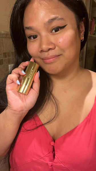 Allure senior editor Jesa Marie Calaor after applying the Merit Bronze Balm Sheer Sculpting Bronzer